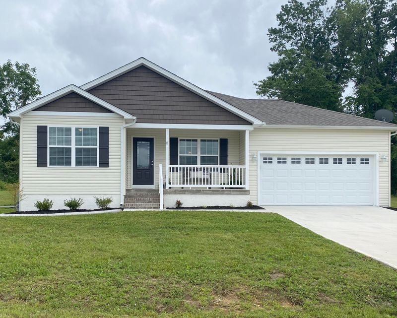 5 Patrick Dr, Crossville, TN 38555