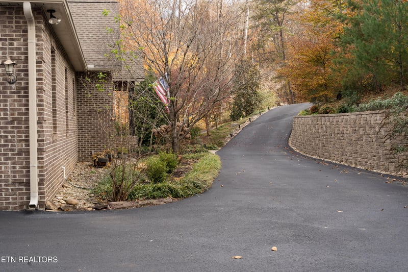 50 Hickory Trl, Norris, TN 37828