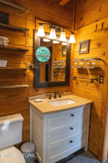 500 Blackberry Ridge Rd, Lenoir City, TN 37772
