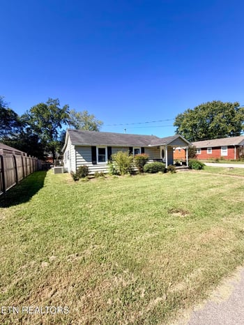 500 Cherokee Ave, Clinton, TN 37716