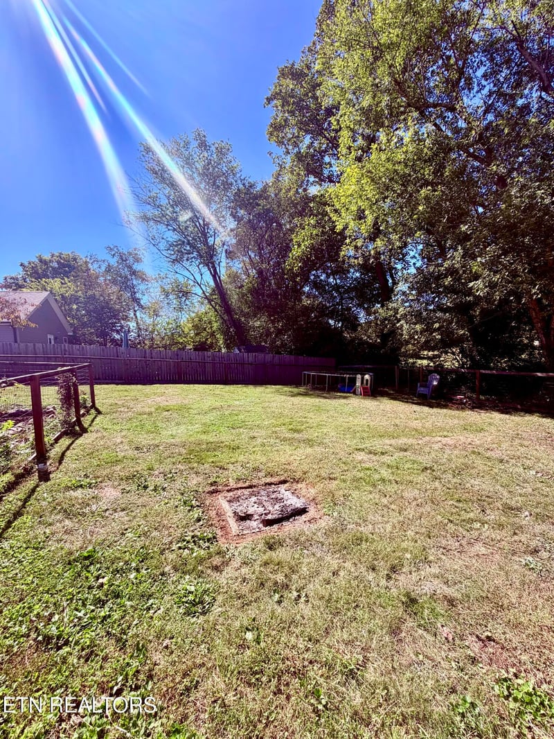 500 Cherokee Ave, Clinton, TN 37716