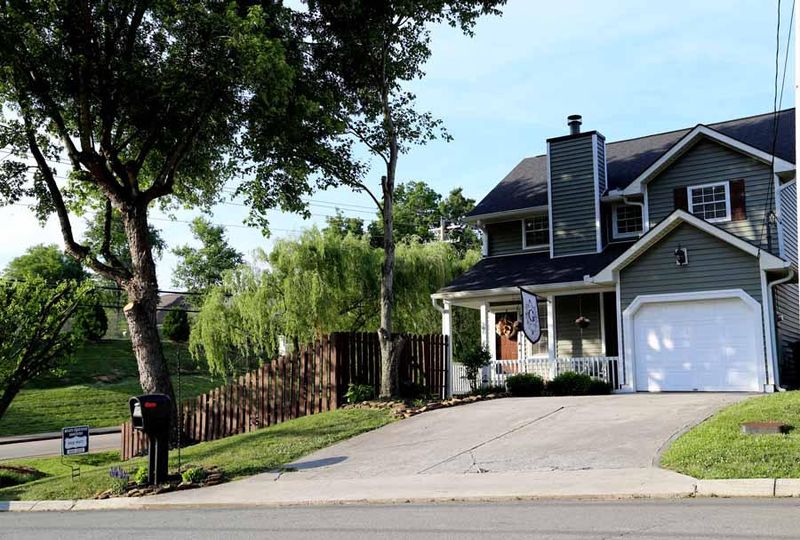 500 Confederate Dr, Knoxville, TN 37922