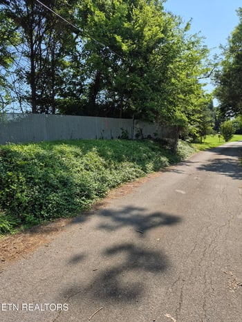 500 Cooper Hollow Rd, Tellico Plains, TN 37385