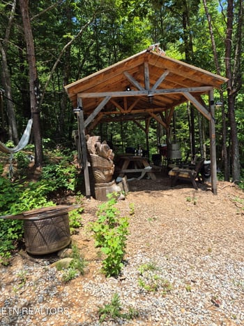 500 Cooper Hollow Rd, Tellico Plains, TN 37385
