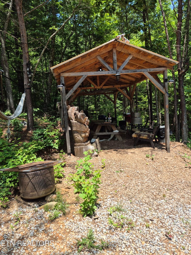500 Cooper Hollow Rd, Tellico Plains, TN 37385