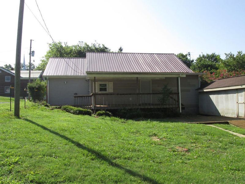 500 Thompson St, Philadelphia, TN 37846