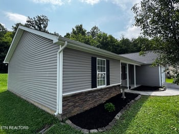 5000 Cattail Ln, Corryton, TN 37721