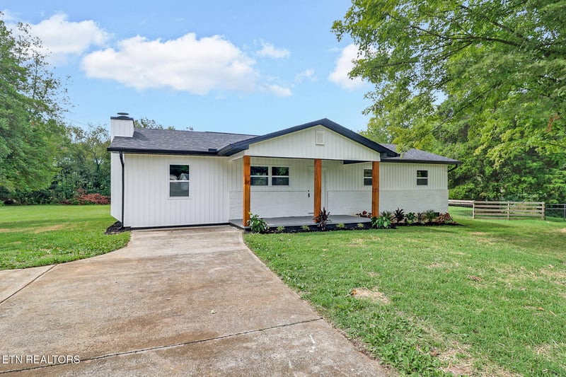 5000 Martel Rd, Lenoir City, TN 37772