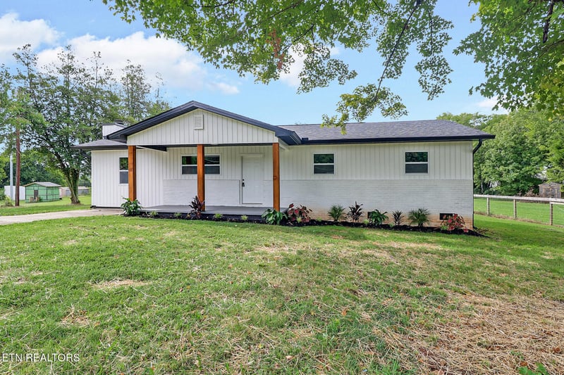 5000 Martel Rd, Lenoir City, TN 37772
