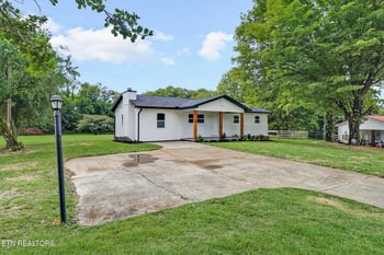 5000 Martel Rd, Lenoir City, TN 37772