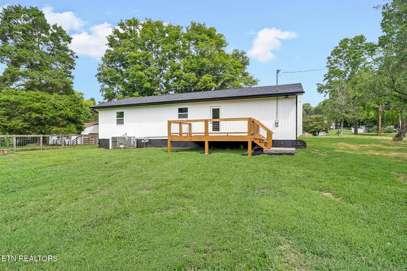 5000 Martel Rd, Lenoir City, TN 37772
