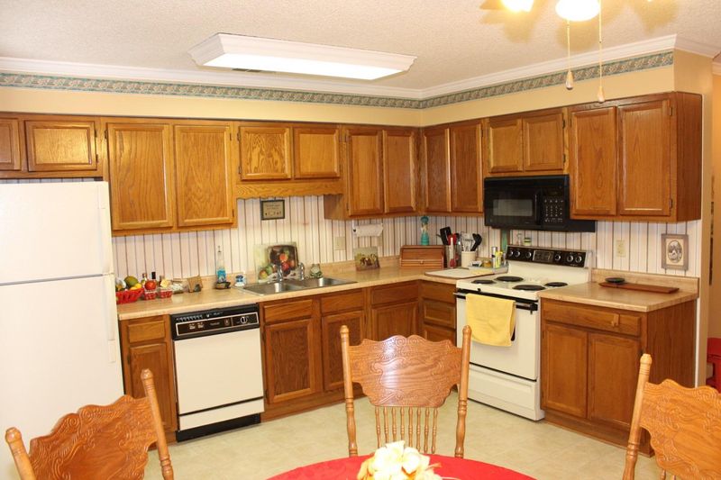 5002 Griffins Gate Ln, Knoxville, TN 37912