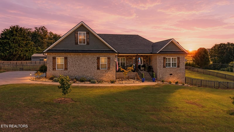 5004 Candlewood Ct, Maryville, TN 37804