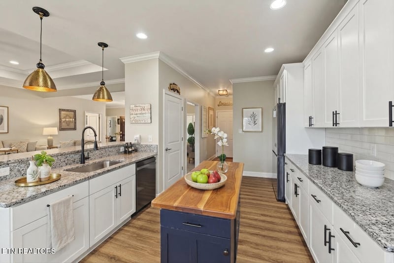 5004 Candlewood Ct, Maryville, TN 37804