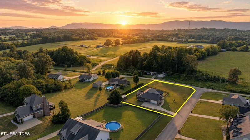 5004 Candlewood Ct, Maryville, TN 37804