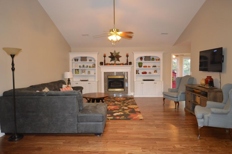 5005 Masters Dr, Maryville, TN 37801