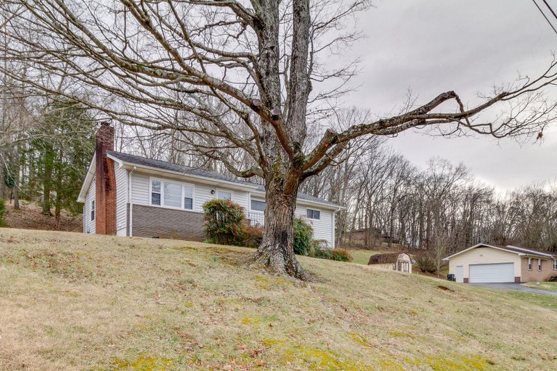 5006 Spring Valley Dr, Knoxville, TN 37917