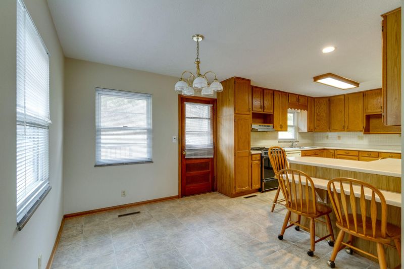 5006 Spring Valley Dr, Knoxville, TN 37917