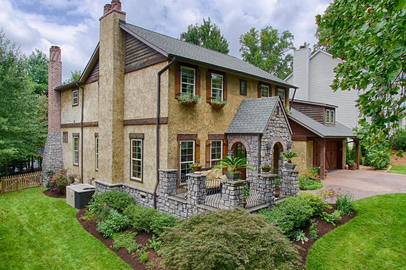 5007 W Summit Cir, Knoxville, TN 37919