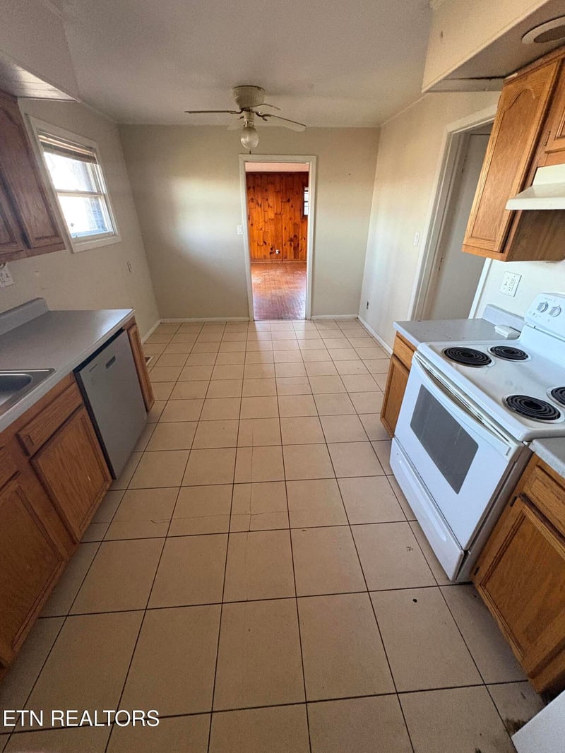 5008 Skyview Dr, Knoxville, TN 37917