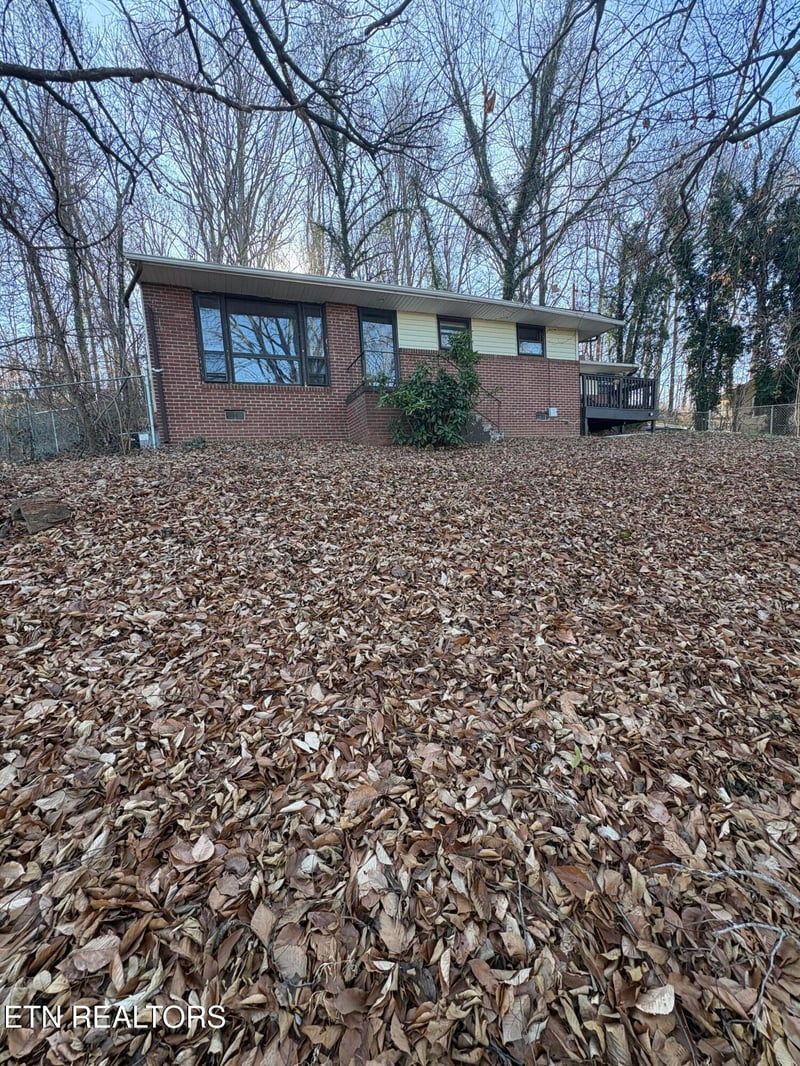 5008 Skyview Dr, Knoxville, TN 37917