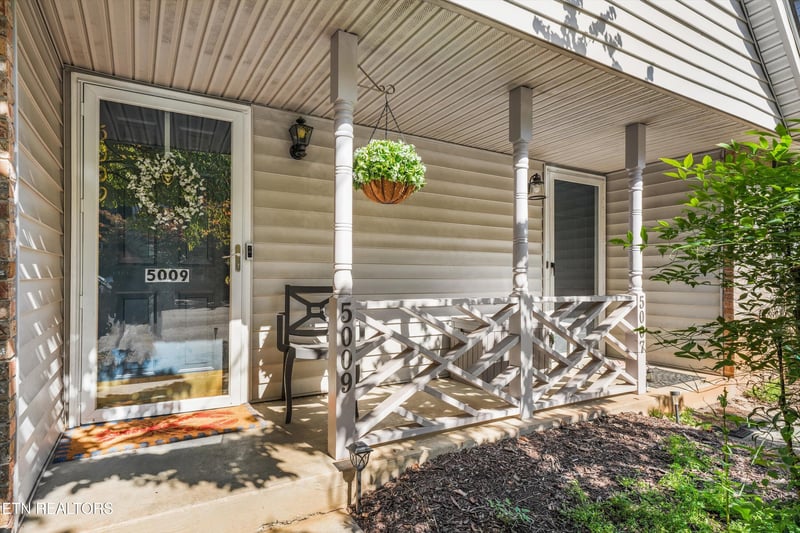 5009 Trace Manor Ln, Knoxville, TN 37912