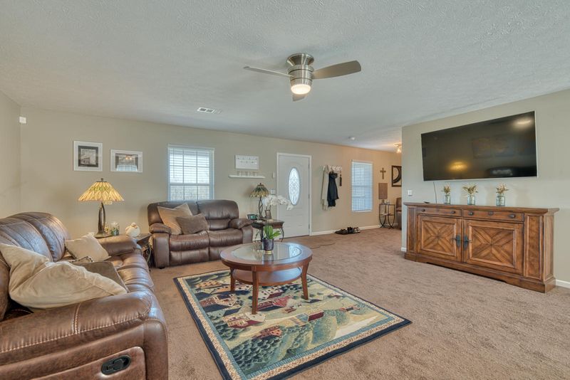 501 Catlett Dr, Kodak, TN 37764