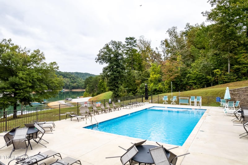 501 Cedar Gate Ln, Lafollette, TN 37766