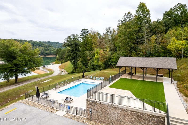 501 Cedar Gate Ln, Lafollette, TN 37766