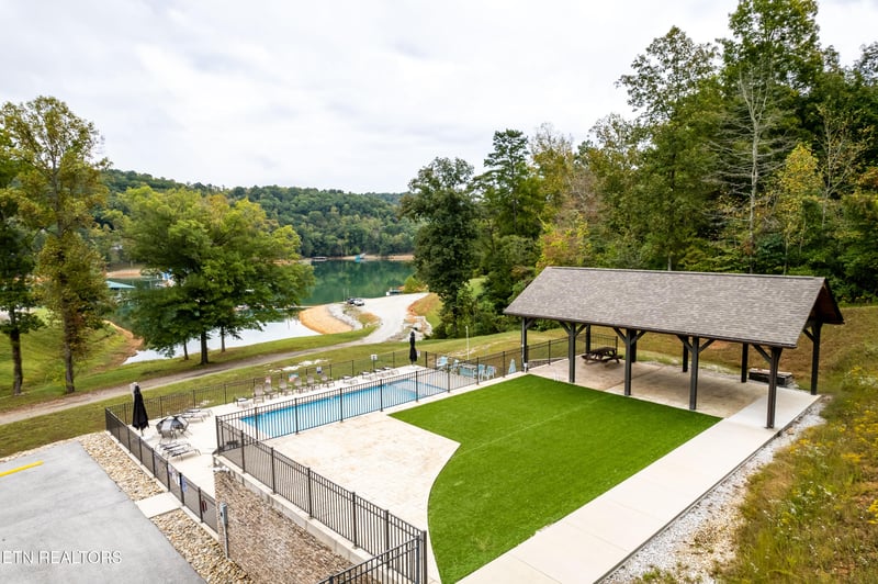 501 Cedar Gate Ln, Lafollette, TN 37766