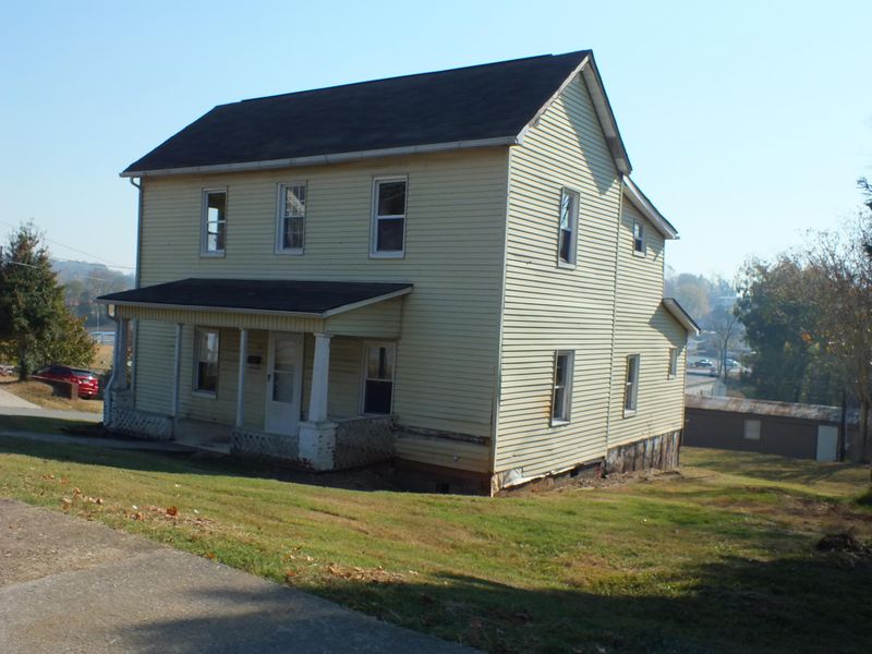 501 Ferry St, Loudon, TN 37774