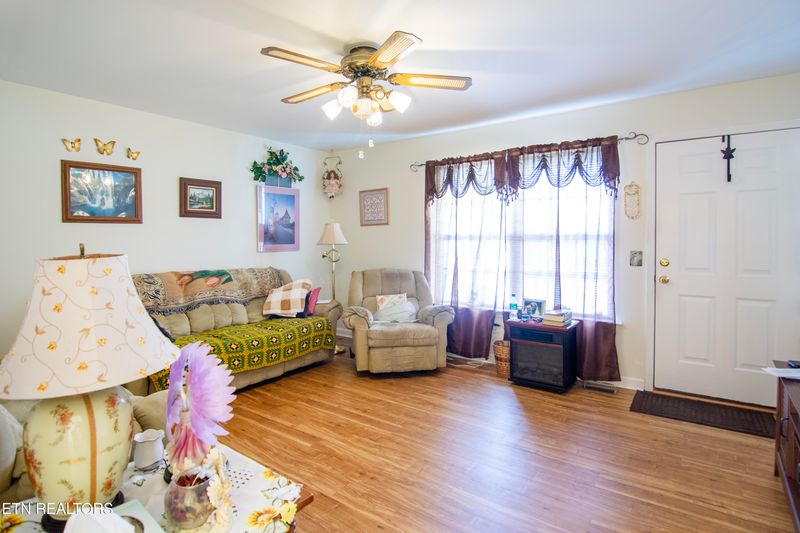 501 Iris Cir, Crossville, TN 38555