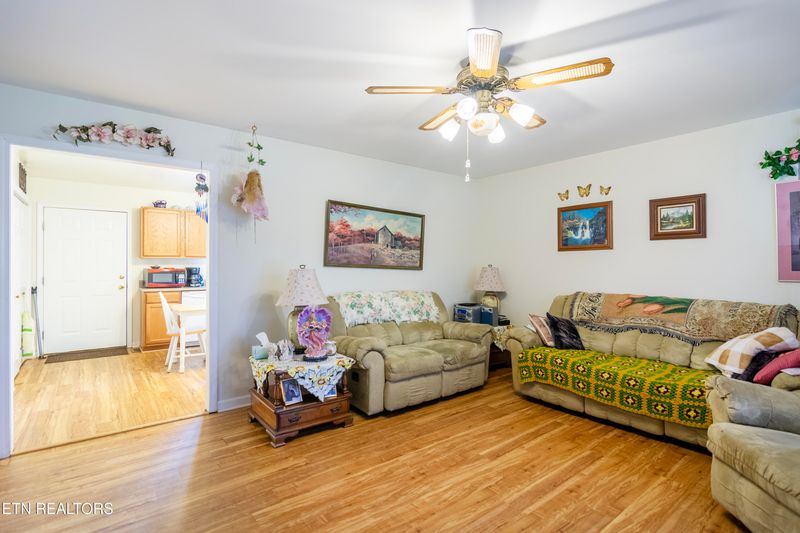 501 Iris Cir, Crossville, TN 38555