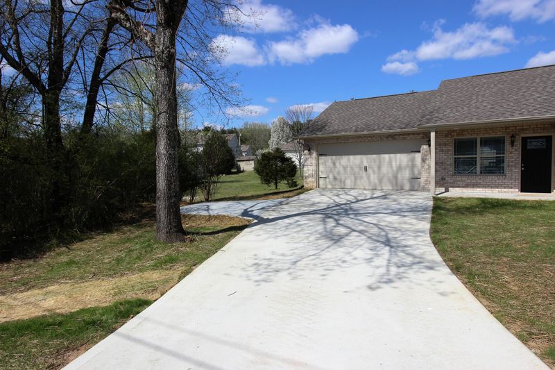 501 J D Yarnell Pw, Clinton, TN 37716
