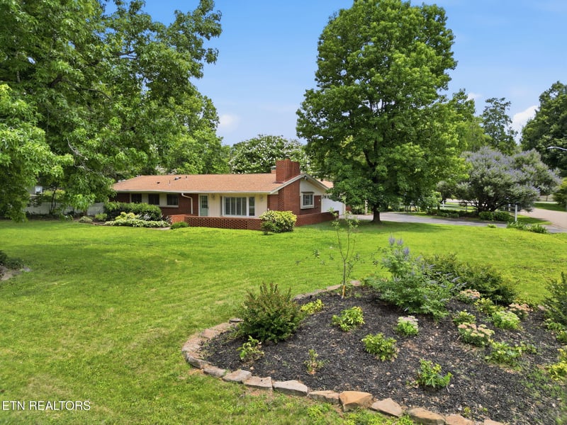 501 Rockingham Dr, Knoxville, TN 37909