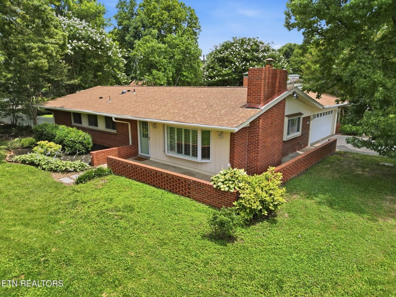 501 Rockingham Dr, Knoxville, TN 37909