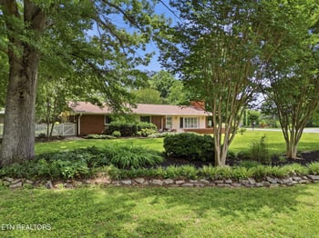 501 Rockingham Dr, Knoxville, TN 37909