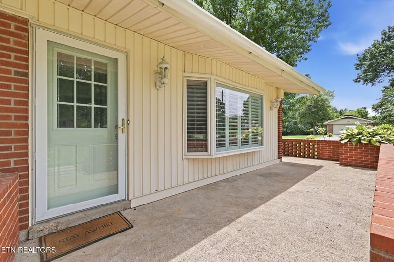 501 Rockingham Dr, Knoxville, TN 37909