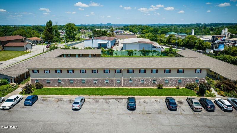 501 Whitecrest Dr, Maryville, TN 37801