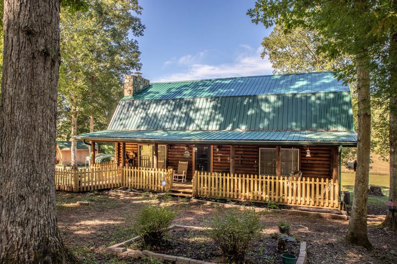 5011 Millsaps Dr, Greenback, TN 37742
