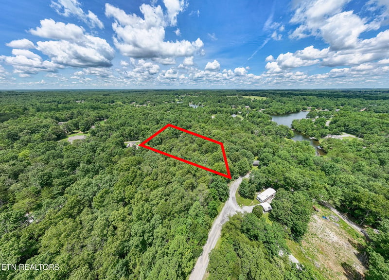5011 Ostego Dr, Crossville, TN 38572