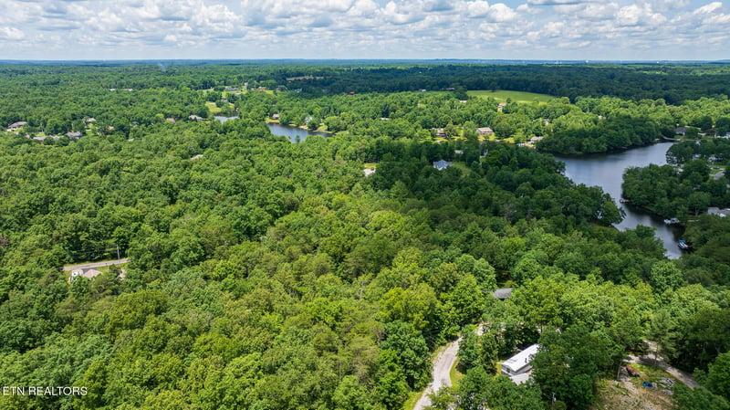5011 Ostego Dr, Crossville, TN 38572