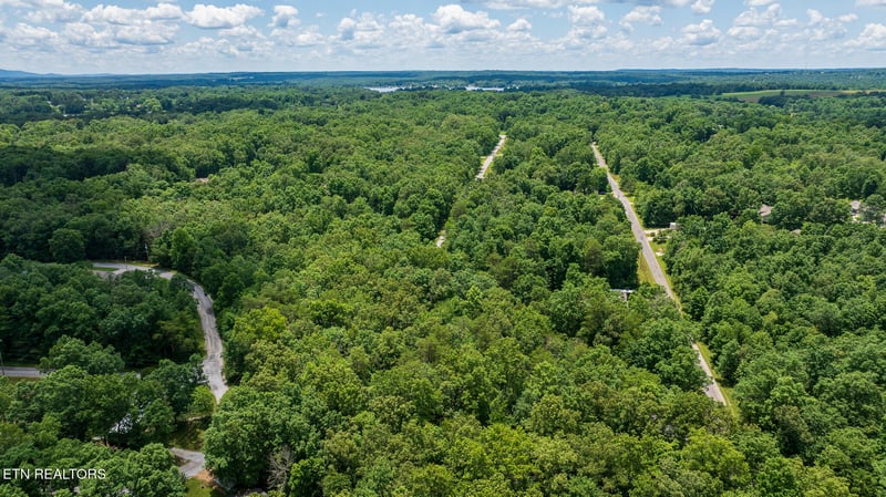5011 Ostego Dr, Crossville, TN 38572