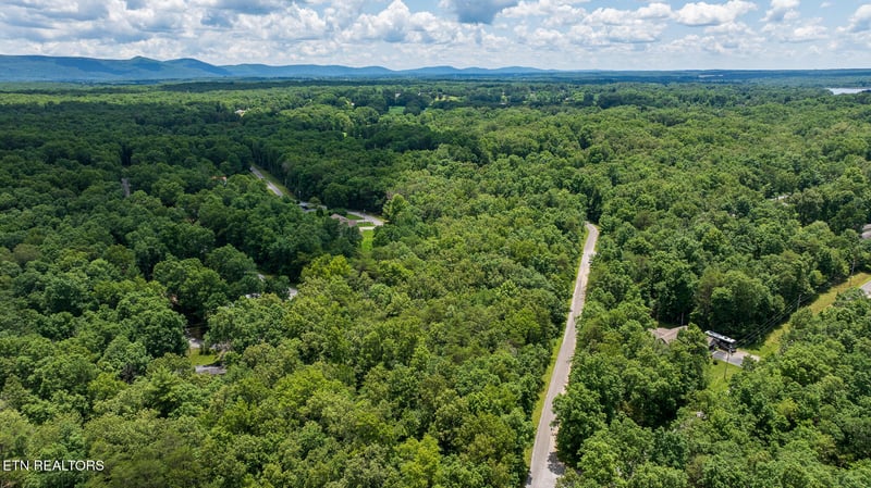 5011 Ostego Dr, Crossville, TN 38572