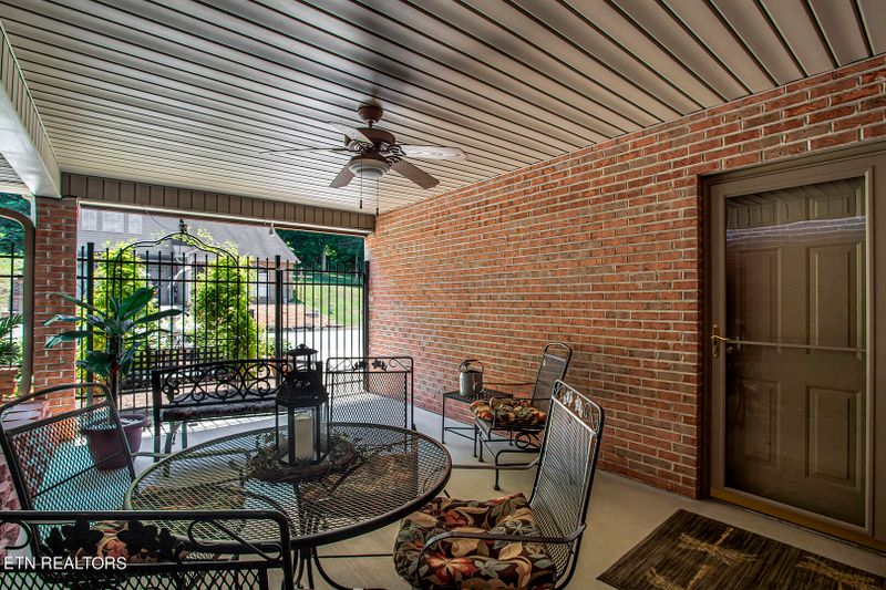 5012 Fairgrounds Pl, Kingston, TN 37763