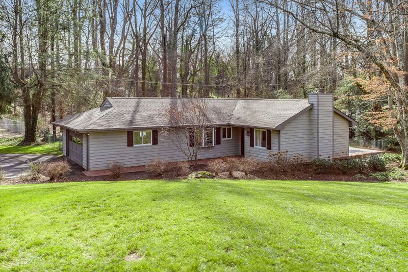 5012 W Summit Cir, Knoxville, TN 37919