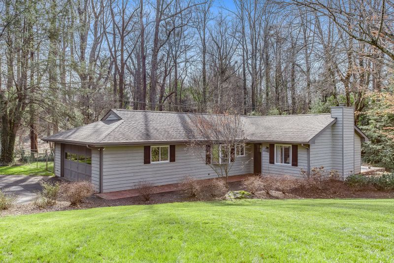 5012 W Summit Cir, Knoxville, TN 37919
