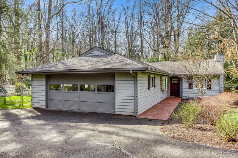 5012 W Summit Cir, Knoxville, TN 37919