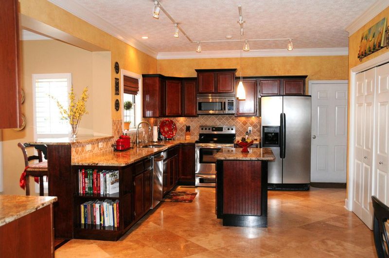 5013 W Summit Cir, Knoxville, TN 37919