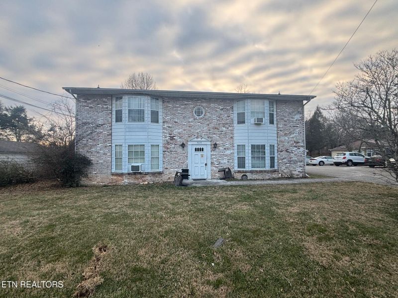 5013 Willoway Dr, Knoxville, TN 37912